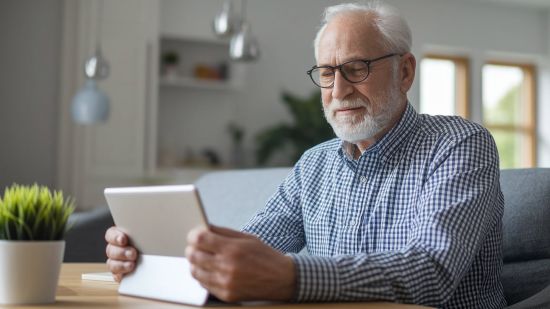 Best Tablet for Elderly with Large Fonts and Easy Apps